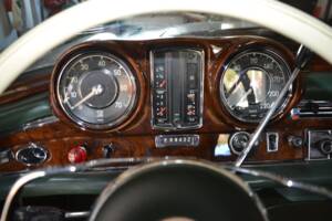 Image 8/18 of Mercedes-Benz 250 SE (1967)