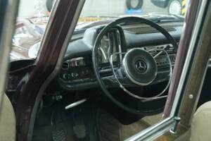 Image 23/50 of Mercedes-Benz 300 SE lang (1965)