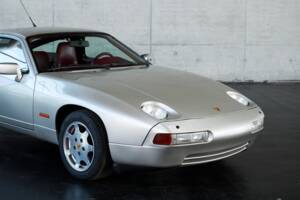 Image 26/50 of Porsche 928 GT (1989)