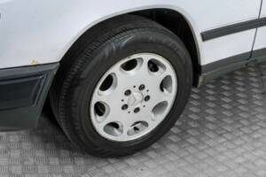 Image 25/50 of Mercedes-Benz 200 (1986)