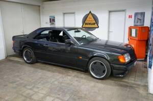 Afbeelding 34/35 van Mercedes-Benz 300 CE-24 (1992)
