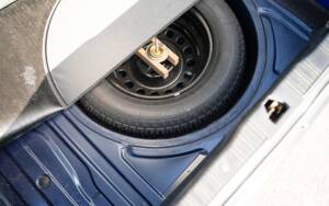 Immagine 27/35 di BMW 320i (1988)