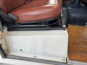 Bild 27/61 von Land Rover Defender 90 Td5 (2000)