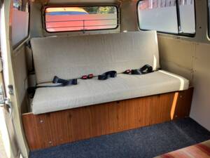 Bild 6/9 von Volkswagen T2b Kleinbus (1974)