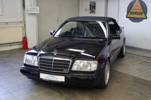 Image 10/36 of Mercedes-Benz E 320 (1995)