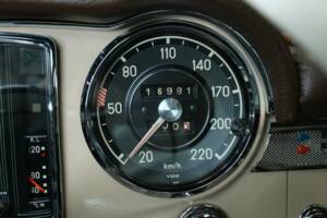 Image 18/50 of Mercedes-Benz 230 SL (1967)