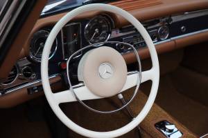 Image 18/51 of Mercedes-Benz 280 SL (1969)
