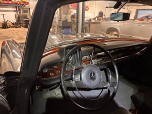 Afbeelding 5/10 van Mercedes-Benz 230 Universal (1968)