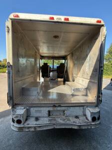 Image 14/18 of Chevrolet Step Van P30 (1979)