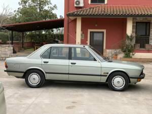 Bild 9/41 von BMW 520i (1982)