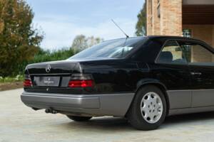 Image 10/48 of Mercedes-Benz 200 CE (1990)