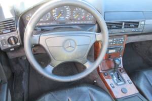 Image 12/39 of Mercedes-Benz SL 320 (1994)