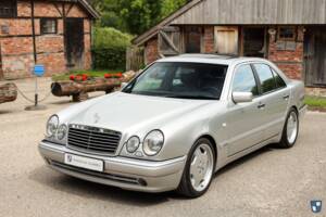 Image 3/98 de Mercedes-Benz E 50 AMG (1996)
