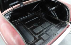 Immagine 28/34 di Mercedes-Benz 220 S (1957)