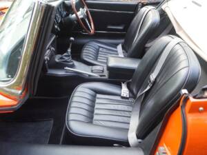 Image 13/18 de Jaguar E-Type (1968)