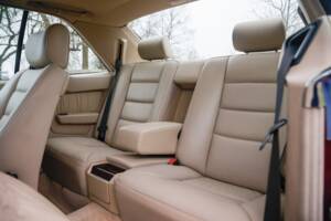 Immagine 34/47 di Mercedes-Benz E 220 (1995)