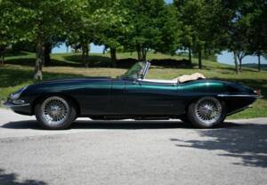 Image 5/8 of Jaguar E-Type "Lightweight" (1963)