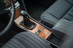Imagen 33/72 de Mercedes-Benz 250 TD (1991)