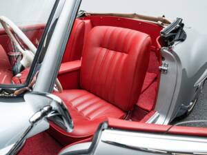 Image 13/44 of Mercedes-Benz 190 SL (1957)