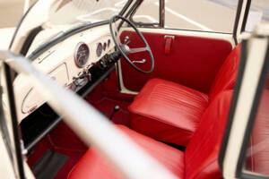 Image 16/22 of Morris Minor 1000 (1958)