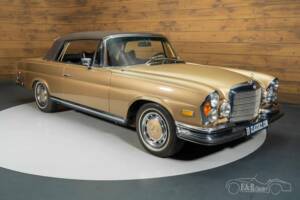 Image 16/19 de Mercedes-Benz 280 SE 3,5 (1971)