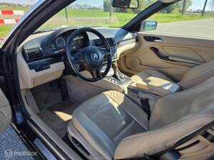 Image 17/38 of BMW 323Ci (2000)