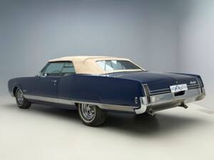 Image 10/23 of Oldsmobile Ninety-Eight (1968)