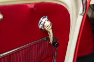 Image 18/29 of Renault Ondine (1960)