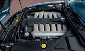 Immagine 5/46 di Aston Martin DB 7 Vantage Volante (2000)