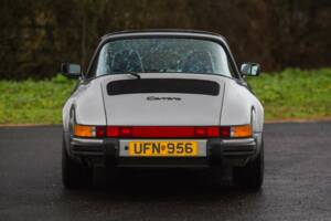 Image 7/50 de Porsche 911 Carrera 3.2 (1989)