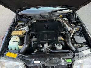 Image 22/27 of Mercedes-Benz E 500 (1994)