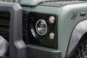Image 37/50 de Land Rover Defender 110 Crew Cab SE (2010)