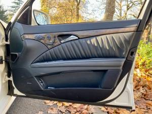 Image 35/47 of Mercedes-Benz E 63 AMG (2006)