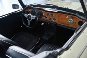 Bild 26/44 von Triumph TR 250 (1968)