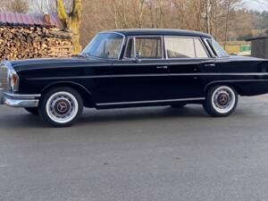 Afbeelding 3/9 van Mercedes-Benz 220 SE b (1964)