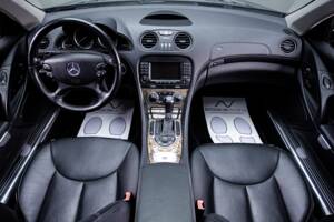 Image 17/36 of Mercedes-Benz SL 500 (2006)