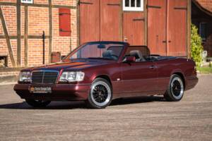 Bild 3/42 von Mercedes-Benz E 200 (1997)