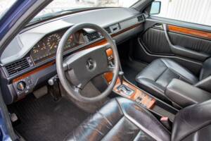 Bild 16/25 von Mercedes-Benz 300 E-24 (1991)