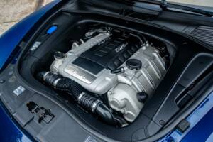 Image 24/25 of Porsche Cayenne Turbo (2008)