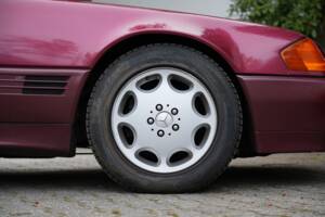 Image 5/95 of Mercedes-Benz 300 SL (1993)