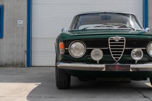 Image 44/83 of Alfa Romeo Giulia GT 1300 Junior (1968)