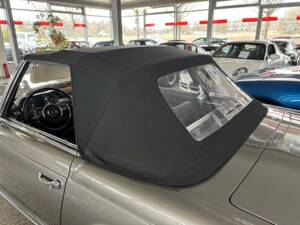 Image 24/30 of Mercedes-Benz 230 SL (1965)