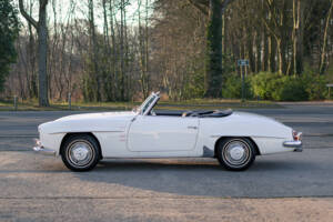 Image 7/42 of Mercedes-Benz 190 SL (1961)