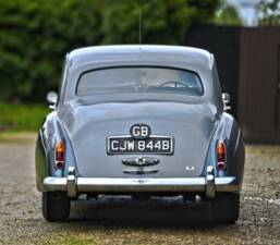 Image 13/50 of Bentley S 3 (1964)