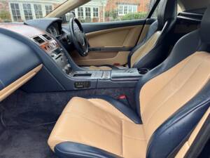 Image 34/48 of Aston Martin DB 9 Volante (2007)