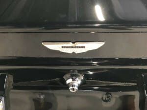 Immagine 13/32 di Aston Martin V8 Volante (1982)