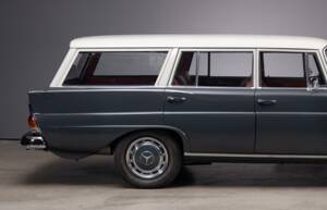 Bild 6/31 von Mercedes-Benz 230 S Universal (1967)