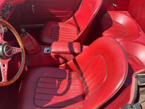 Imagen 13/19 de Austin-Healey 3000 Mk II (BJ7) (1964)
