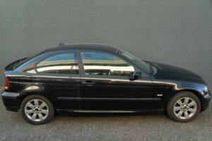 Image 4/41 of BMW 318i (2004)