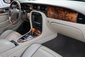Imagen 18/50 de Jaguar XJ 8 4.2 (2006)